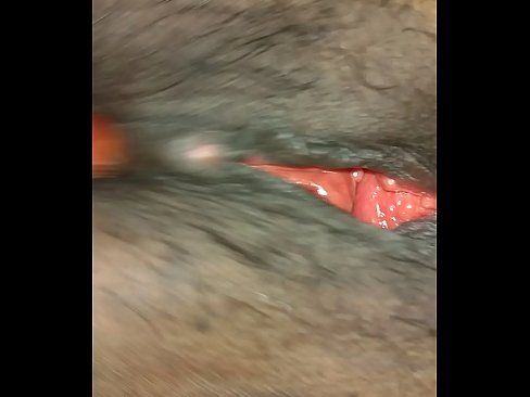 ❤️ Espalhar a minha rata gorda faz com que ela se esguiche ❤️ Porno em nós